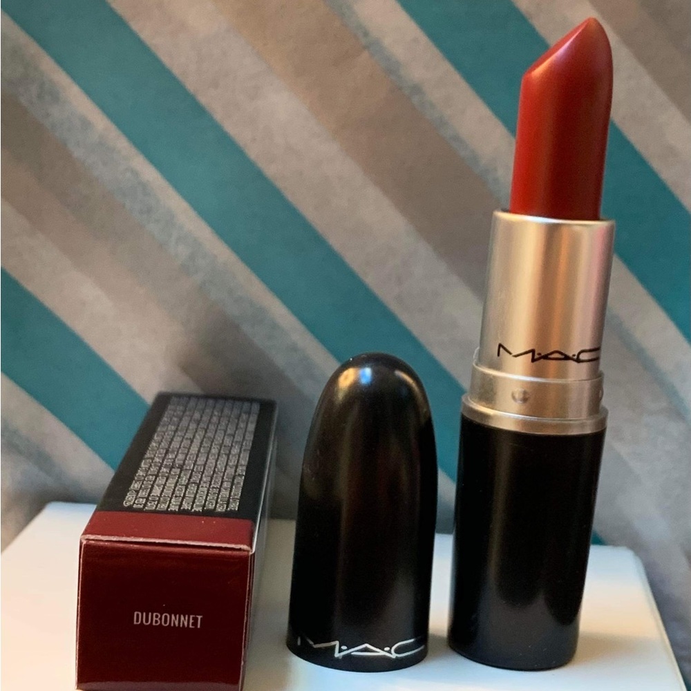 M.A.C amplified creme lipstick Dubonnet 🌟🌟🌟